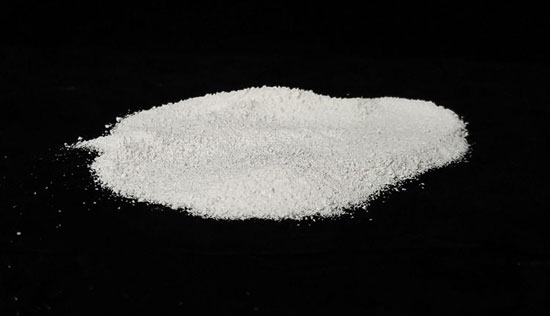 Polipropileno clorado em pó branco